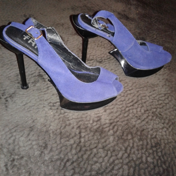 Shoes - Picture 1 of 4